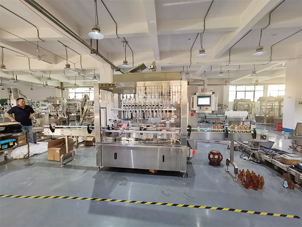 玻璃水全自動(dòng)灌裝機(jī)